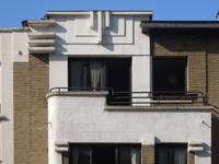 Avenue de l'Émeraude 2A, Schaerbeek, balcon et pignon (© ARCHistory/APEB, photo 2020)