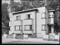Square du Castel Fleuri 17 et 15, Watermael-Boitsfort, élévations principales, photo d'époque (Coll.CIVA/AAM, Brussels - W.Kessels © 2019, SOFAM) <a href='https://kessels.ideesculture.fr/index.php/Detail/objects/2708/lang/nl_NL' target=_blank>Plus d'informations à propos de cette photo</a>