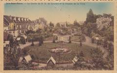 Vue ancienne de la Grotte Notre-Dame de Lourdes, Jette. À l'arrière, on voit poindre la tourelle du 5 place de la Grotte (© Collection cartes postales Brussels Art Deco Society)