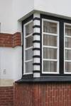 Remy Soetensstraat 6, Jette, voorgevel, detail van een raam van de benedenverdieping (© ARCHistory/APEB, foto 2020)
