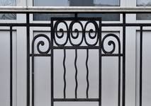 Steppéstraat 33, Jette, detail ijzerwerk van de borstwering van de bel-etagevenster (© ARCHistory/APEB, foto 2020)