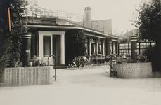 Ancien café-restaurant Au Solarium du Parc, devenu Auberge de la Pergola, avenue des Pagodes 445, Bruxelles Laeken, terrasse, photo de 1955, AVB/TP 51367