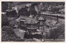 Le Pavillon chinois photographié depuis la Tour japonaise, Bruxelles Laeken, vue datant d'après 1935. À l'arrière on aperçoit le quartier De Wand en plein développement et les constructions en cours sur la portion de l'avenue des Croix du Feu sur laquelle Louis Tenaerts construit un ensemble. À l'arrière-plan vers la gauche on aperçoit le 445 avenue de Pagodes, également œuvre de Louis Tenaerts. (© Collection cartes postales Brussels Art Deco Society)