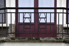 Steppéstraat 35, Jette, detail van de ijzerwerk van de balkon van de tweede verdieping (© ARCHistory/APEB, foto 2020)